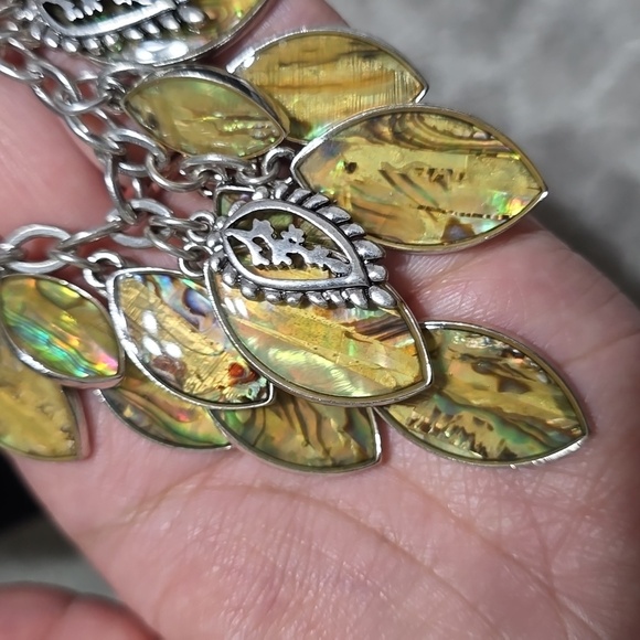 PREMIER DESIGNS Mother of Pearl Abalone Moda Necklace, Statement Leaf Necklace - Picture 4 of 10